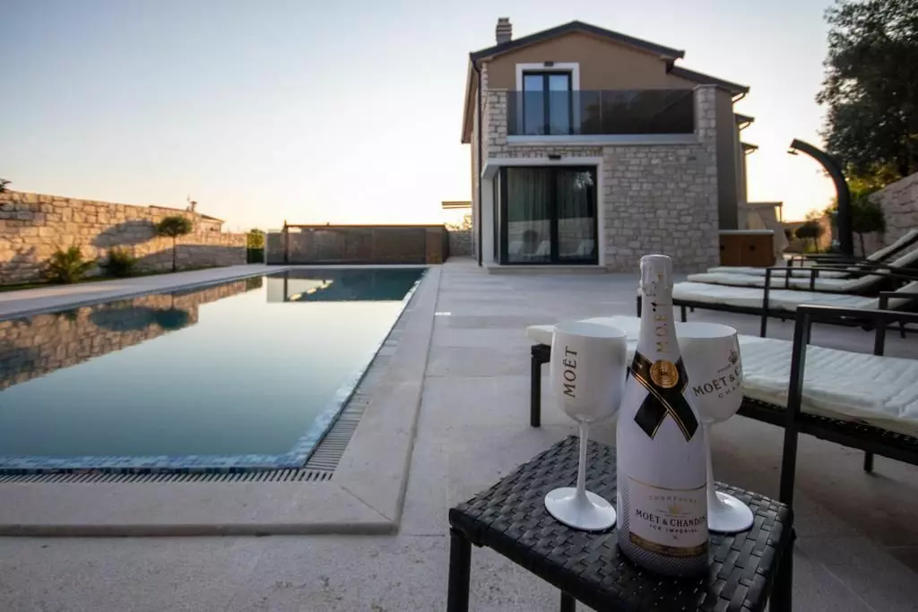 4-bedroom Villa In Nova Vas, Croatia (14.642 M²)