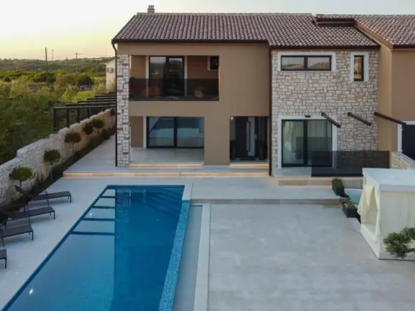 4-bedroom Villa In Nova Vas, Croatia (1.787 M²)