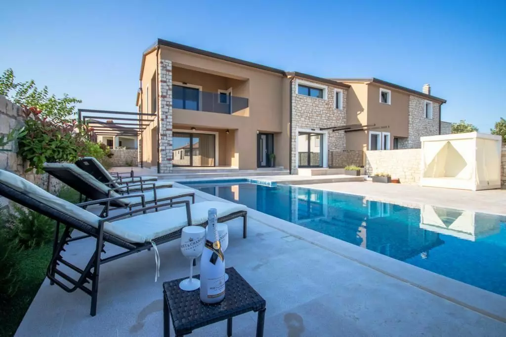 4-bedroom Villa In Nova Vas, Croatia (1.787 M²)