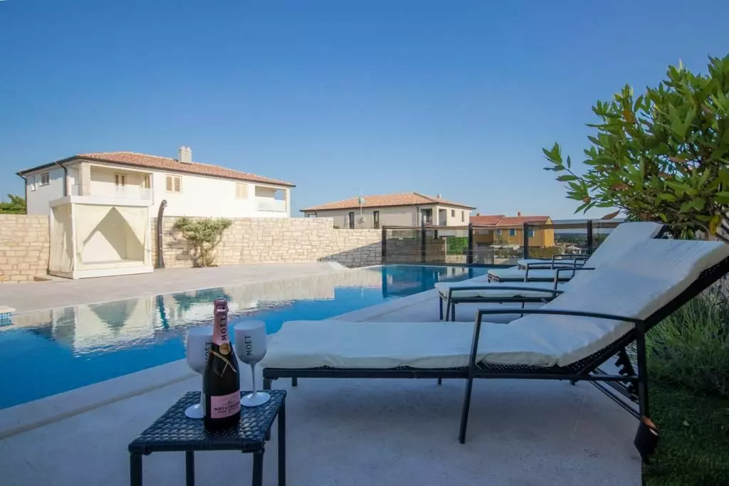 4-bedroom Villa In Nova Vas, Croatia (1.787 M²)