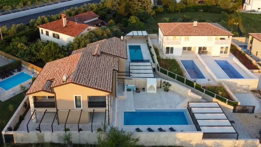 4-bedroom Villa In Nova Vas, Croatia (1.787 M²)