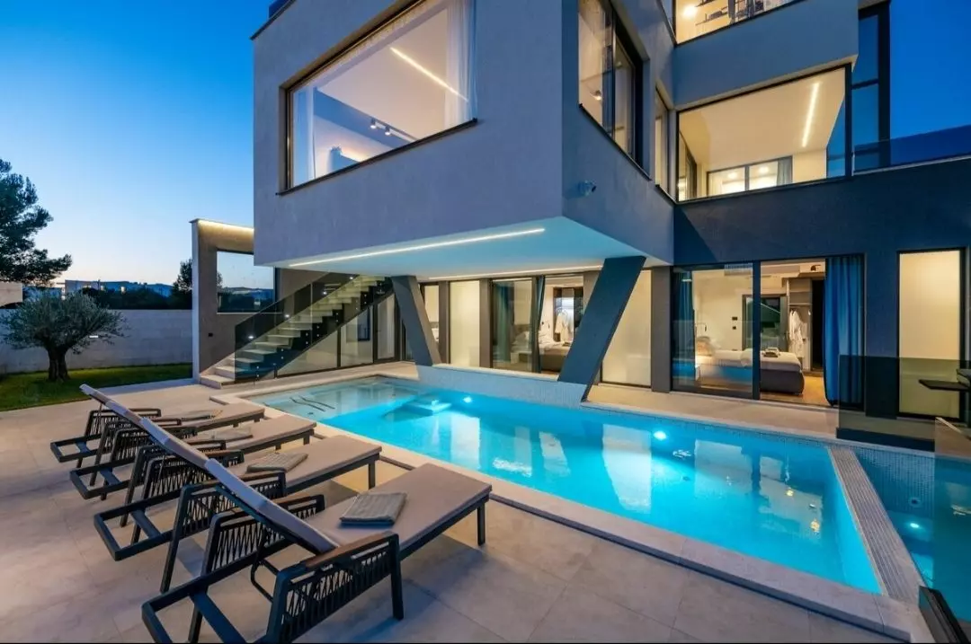 4-bedroom Villa In Medulin, Croatia (420 M²)