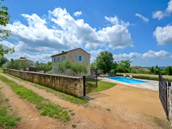 3-bedroom Detached House In Sveti Lovreč, Croatia (120 M²)