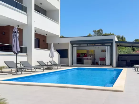 5-bedroom Villa In Medulin, Croatia (300 M²)