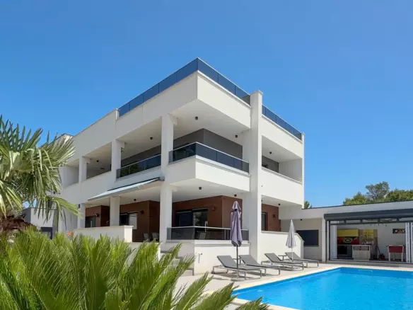 5-bedroom Villa In Medulin, Croatia (300 M²)