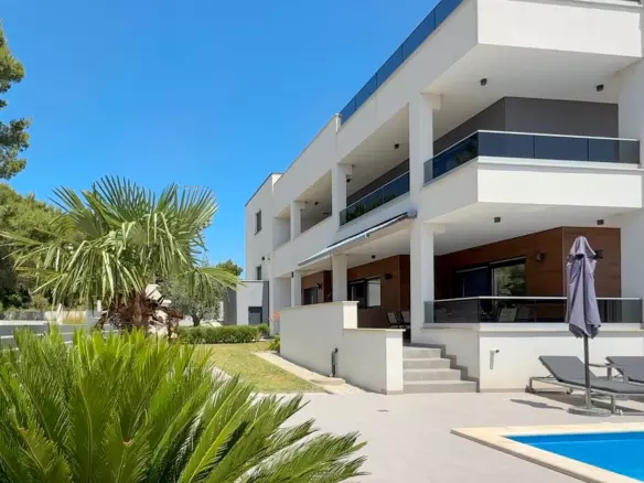 5-bedroom Villa In Medulin, Croatia (300 M²)