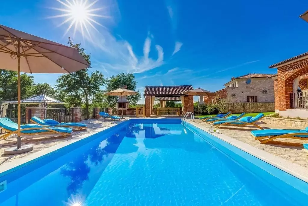 4-bedroom Villa In Višnjan, Croatia (205 M²)