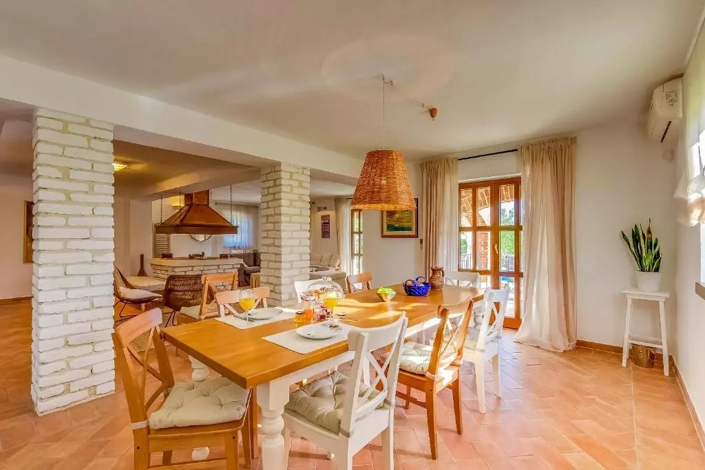4-bedroom Villa In Višnjan, Croatia (205 M²)
