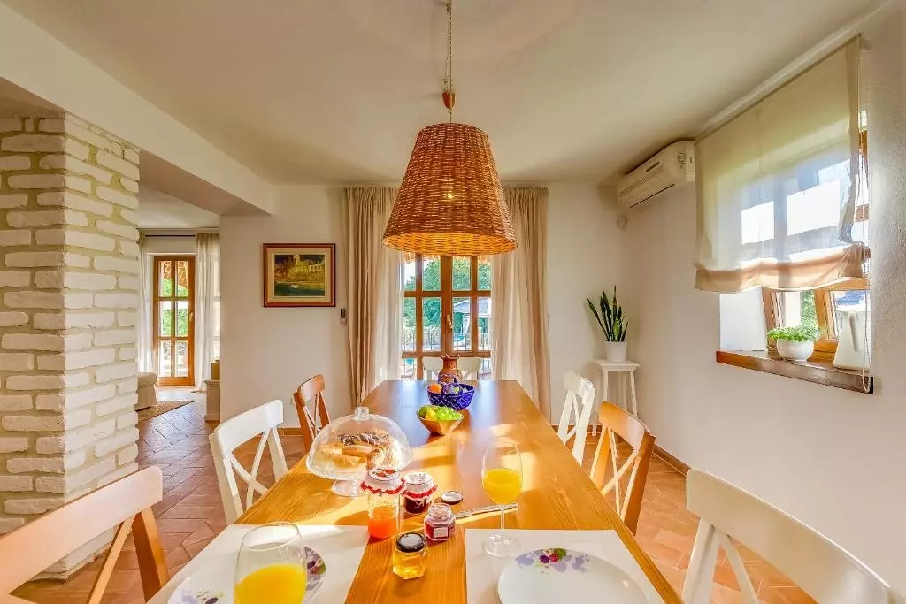 4-bedroom Villa In Višnjan, Croatia (205 M²)