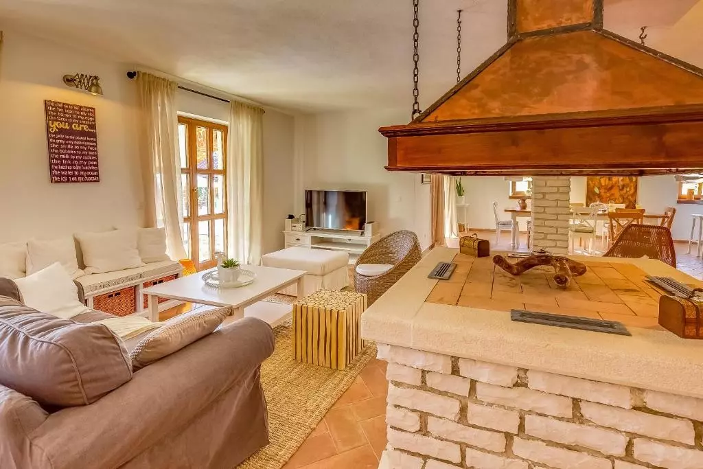 4-bedroom Villa In Višnjan, Croatia (205 M²)