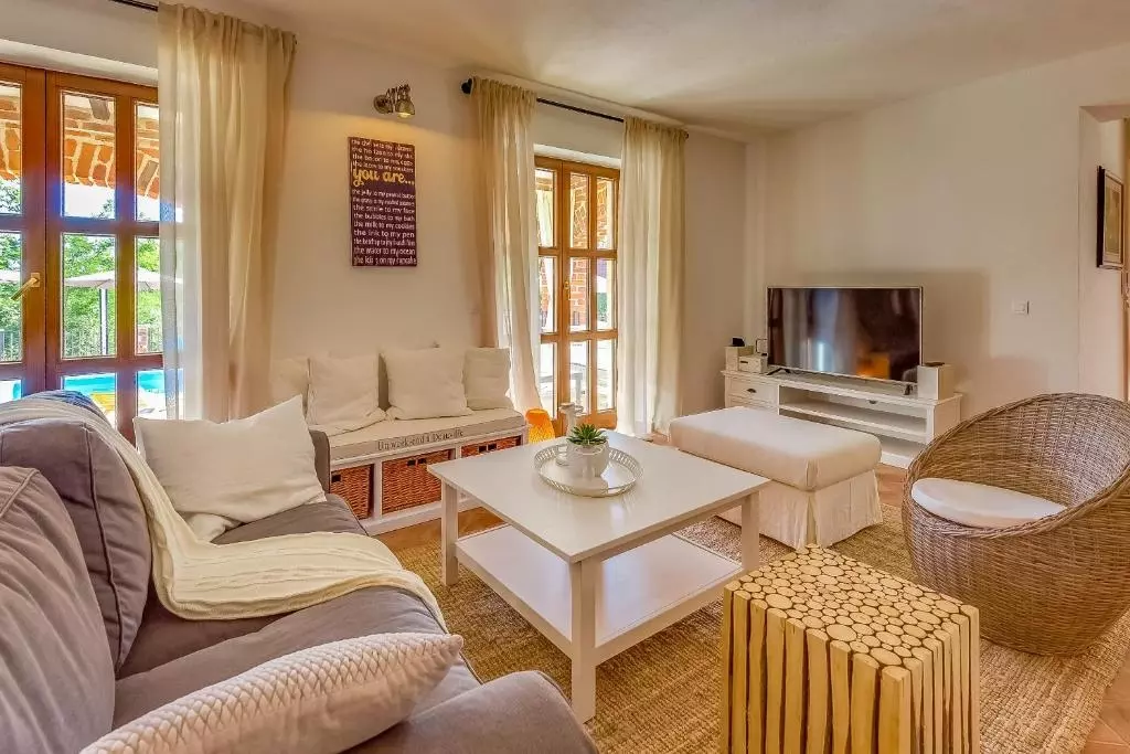 4-bedroom Villa In Višnjan, Croatia (205 M²)