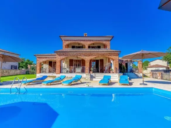 4-bedroom Villa In Višnjan, Croatia (205 M²)