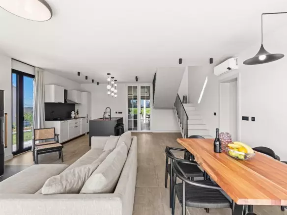 4-bedroom Villa In Krnica, Croatia (21.185 M²)
