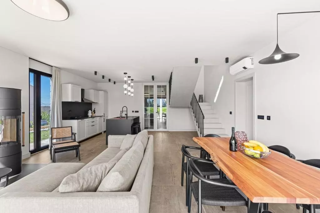 4-bedroom Villa In Krnica, Croatia (21.185 M²)
