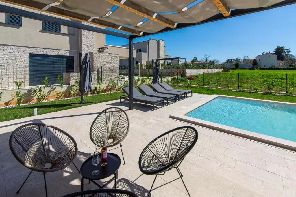 4-bedroom Villa In Krnica, Croatia (21.185 M²)