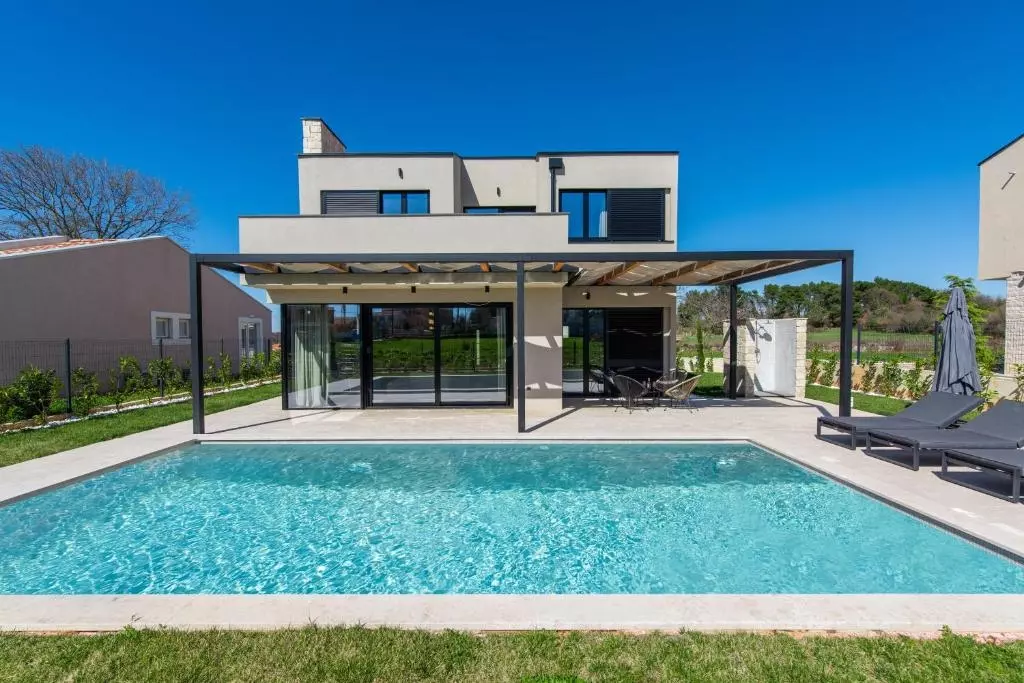 4-bedroom Villa In Krnica, Croatia (21.185 M²)