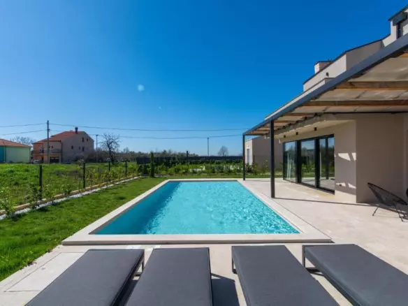 4-bedroom Villa In Krnica, Croatia (21.185 M²)