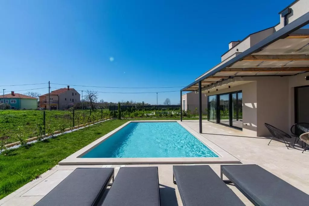 4-bedroom Villa In Krnica, Croatia (21.185 M²)