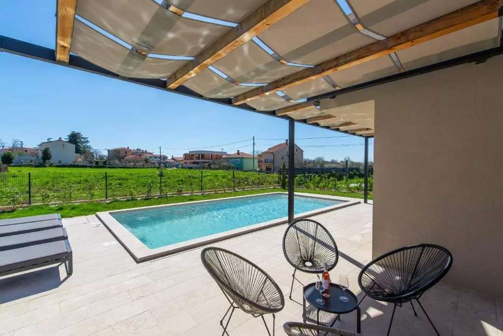 4-bedroom Villa In Krnica, Croatia (21.185 M²)