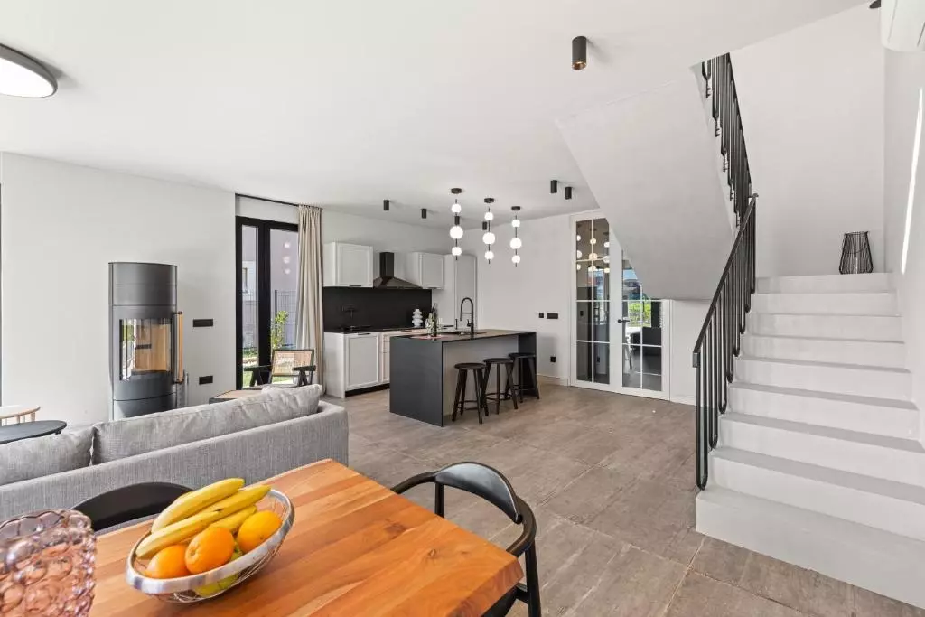 4-bedroom Villa In Krnica, Croatia (21.185 M²)