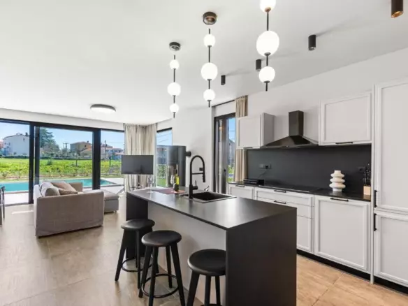 4-bedroom Villa In Krnica, Croatia (21.185 M²)
