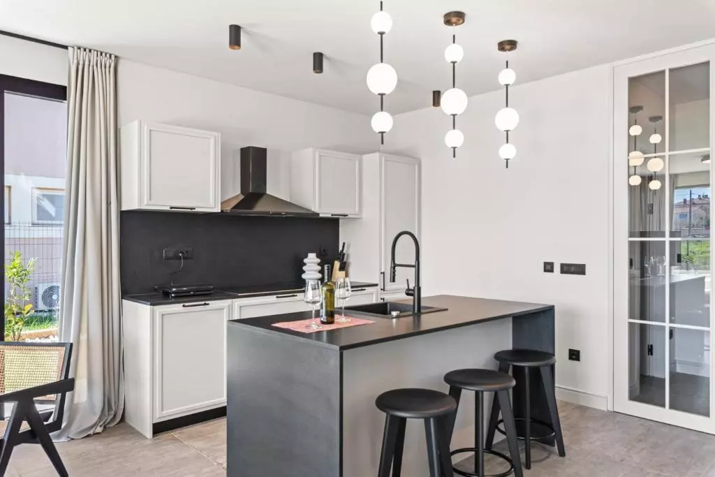 4-bedroom Villa In Krnica, Croatia (21.185 M²)