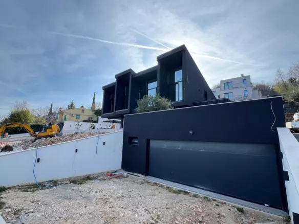 4-bedroom Villa In Sveta Jelena, Croatia (275 M²)