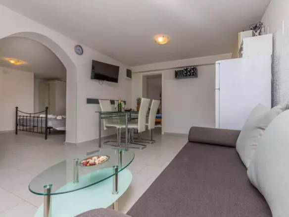 5-bedroom Detached House In Grižane-belgrad, Croatia (230 M²)