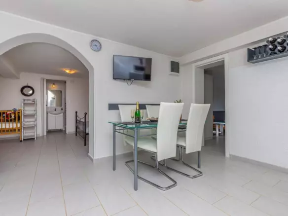 5-bedroom Detached House In Grižane-belgrad, Croatia (230 M²)