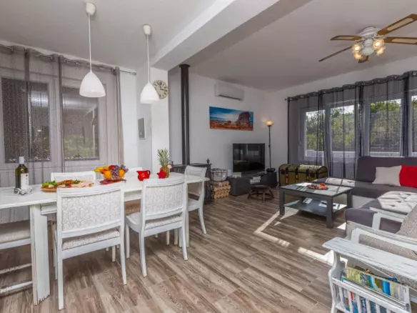5-bedroom Detached House In Grižane-belgrad, Croatia (230 M²)