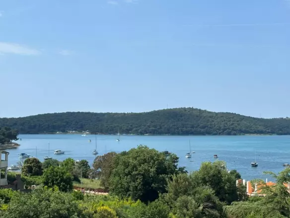 4-bedroom Apartment In Medulin, Croatia (192 M²)