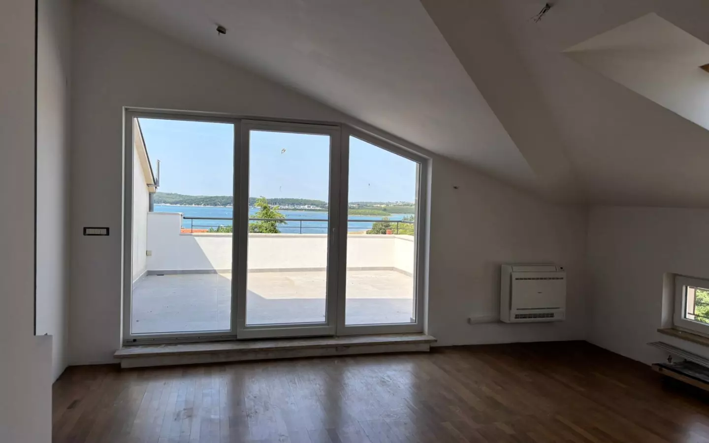 4-bedroom Apartment In Medulin, Croatia (192 M²)