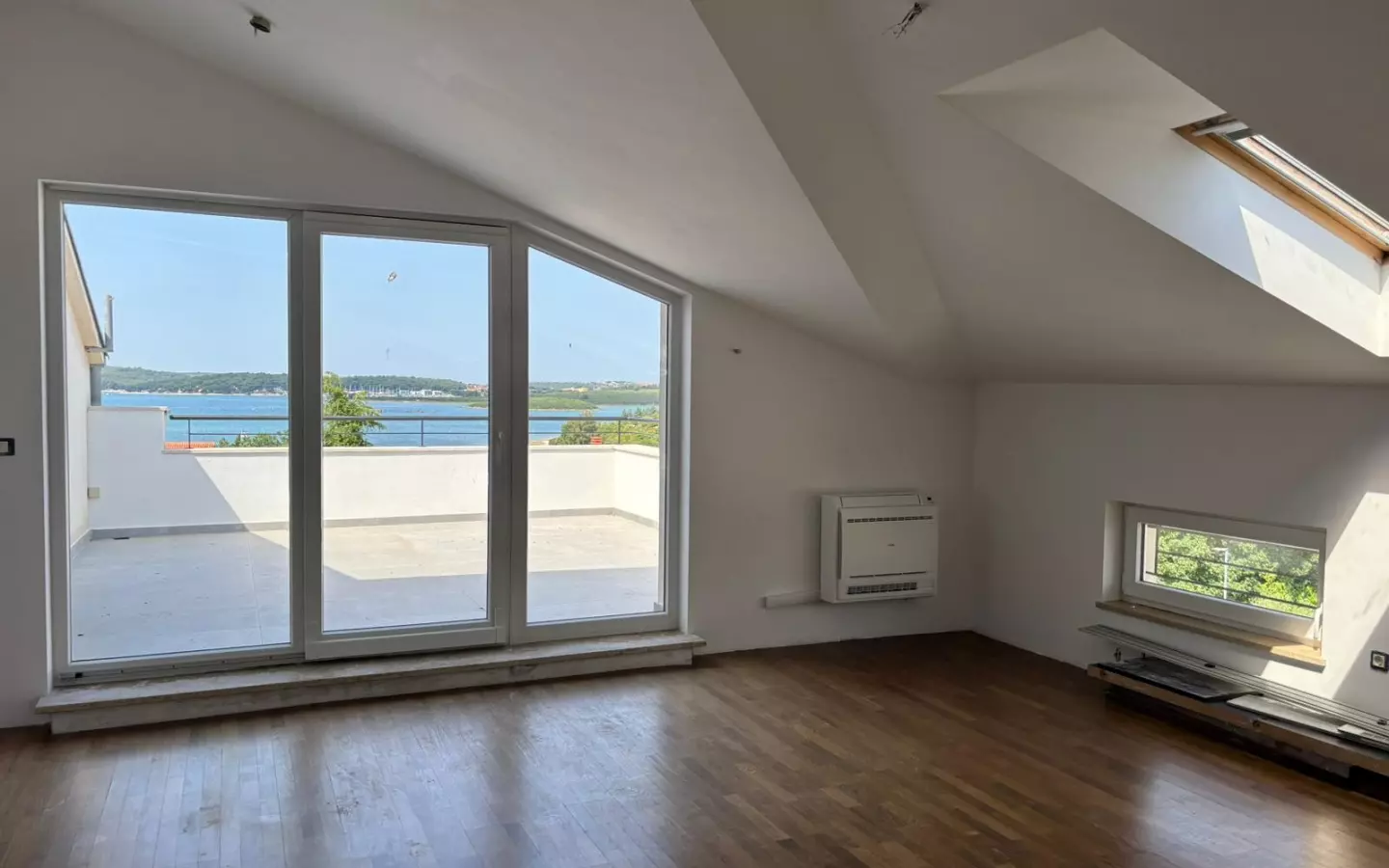 4-bedroom Apartment In Medulin, Croatia (192 M²)