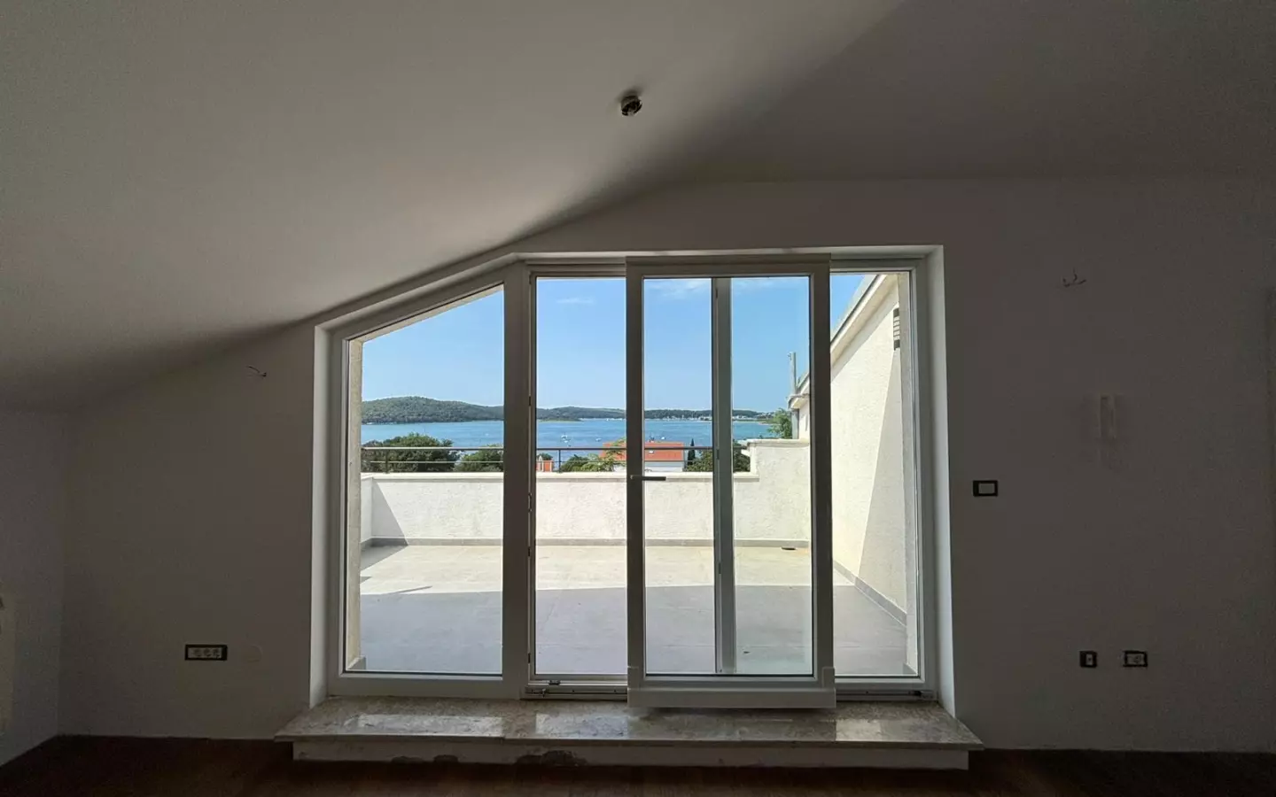 4-bedroom Apartment In Medulin, Croatia (192 M²)