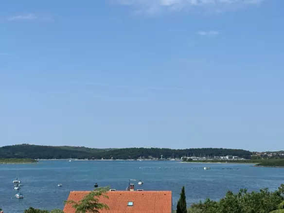 4-bedroom Apartment In Medulin, Croatia (192 M²)