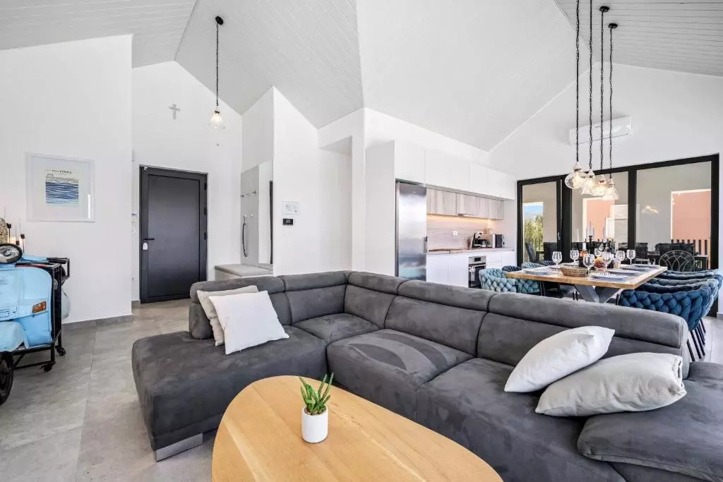 4-bedroom Villa In Žaborić, Croatia (220 M²)
