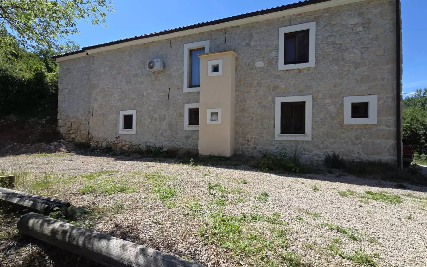 8-bedroom Villa In Grižane-belgrad, Croatia (350 M²)