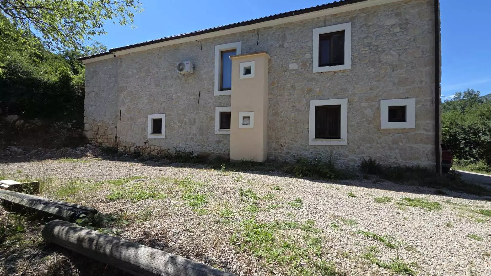 8-bedroom Villa In Grižane-belgrad, Croatia (350 M²)