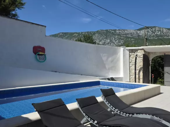 8-bedroom Villa In Grižane-belgrad, Croatia (350 M²)