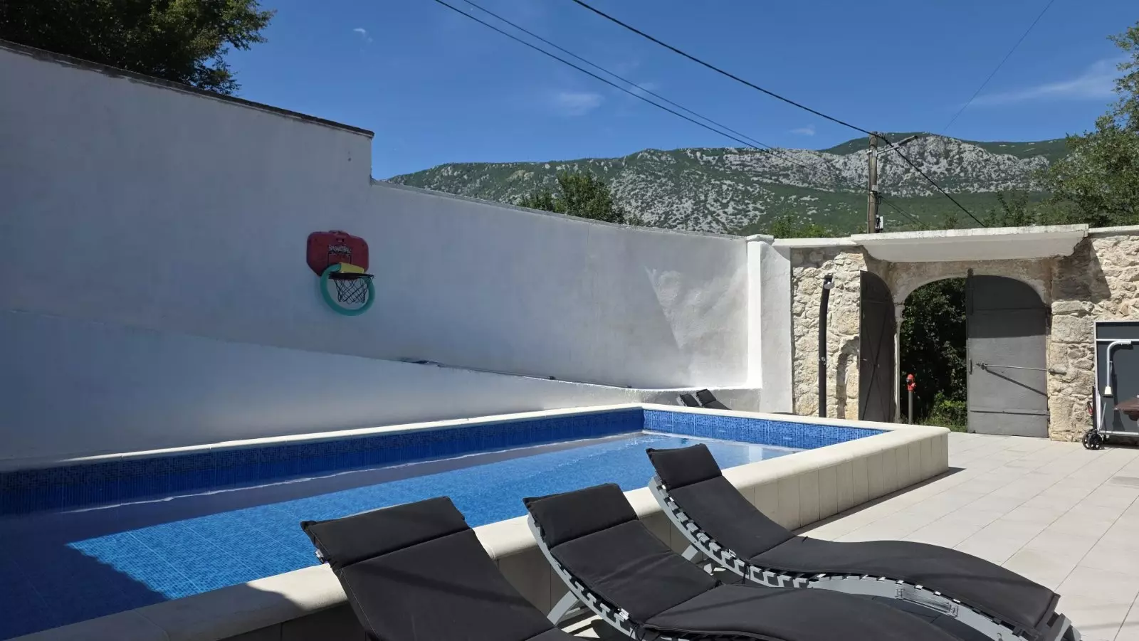 8-bedroom Villa In Grižane-belgrad, Croatia (350 M²)