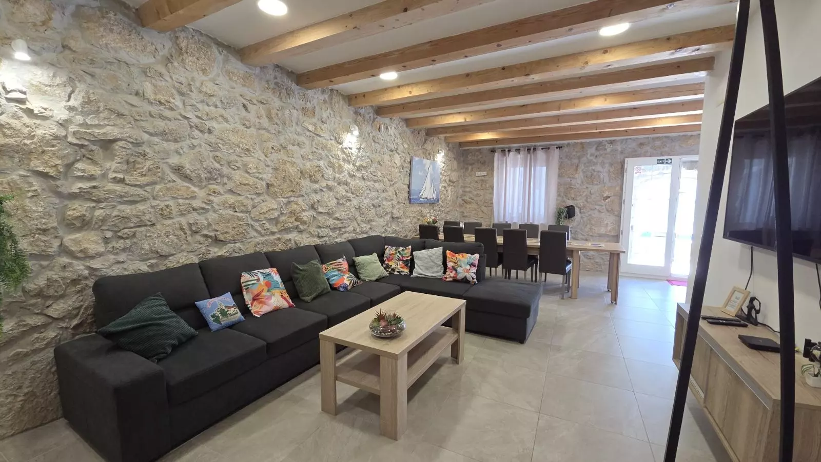 8-bedroom Villa In Grižane-belgrad, Croatia (350 M²)