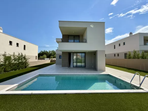 4-bedroom Villa In Brzac, Croatia (152 M²)