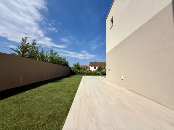 4-bedroom Villa In Brzac, Croatia (152 M²)