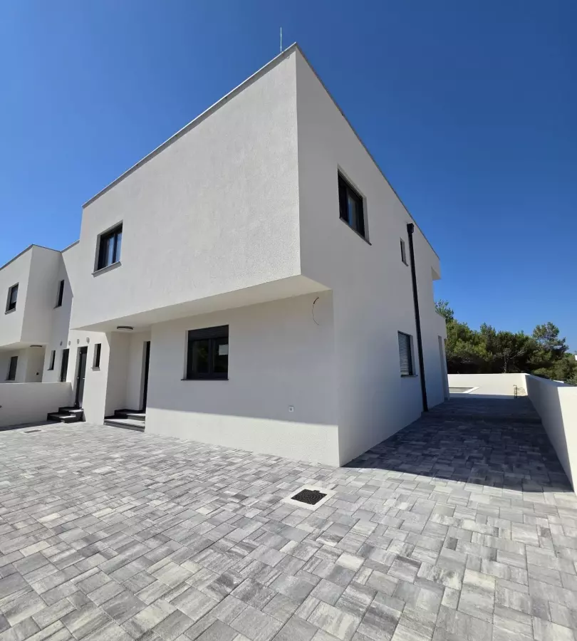 3-bedroom Villa In Vir, Croatia (322 M²)