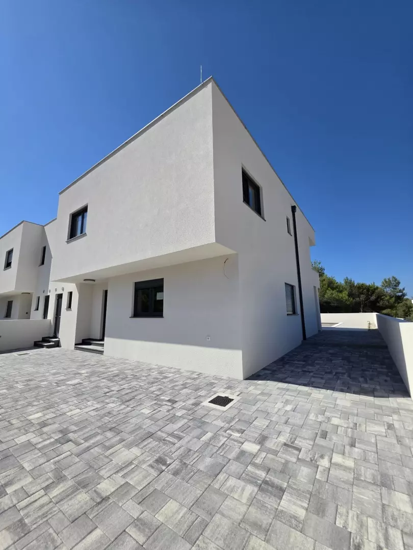 3-bedroom Villa In Vir, Croatia (322 M²)