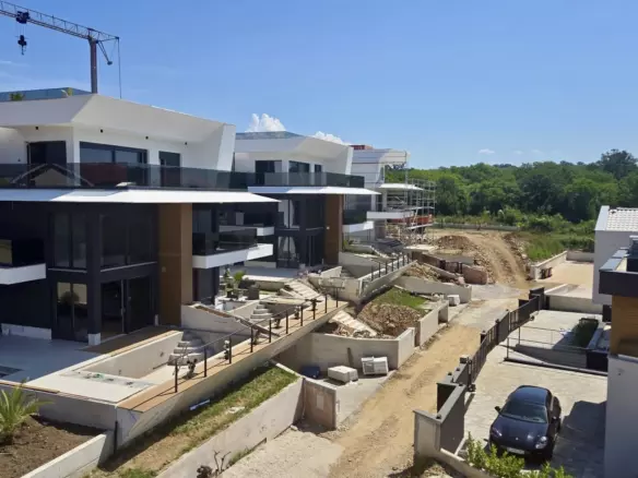 3-bedroom Apartment In Njivice, Croatia (131 M²)