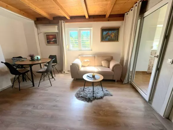 4-bedroom Apartment In Červar-porat, Croatia (83 M²)