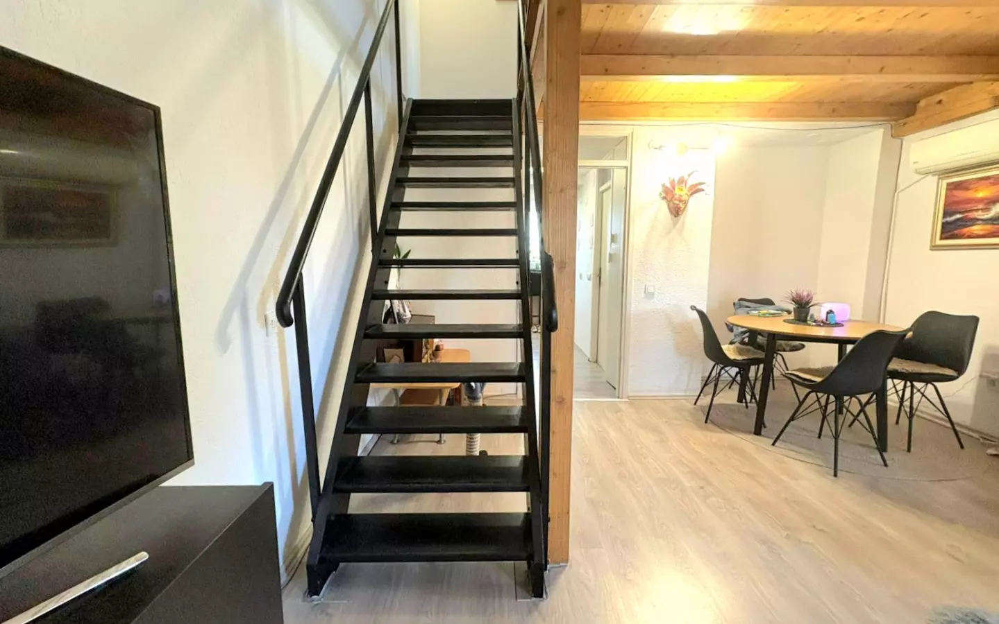 4-bedroom Apartment In Červar-porat, Croatia (83 M²)