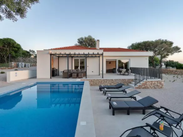 3-bedroom Villa In Lun, Croatia (133 M²)