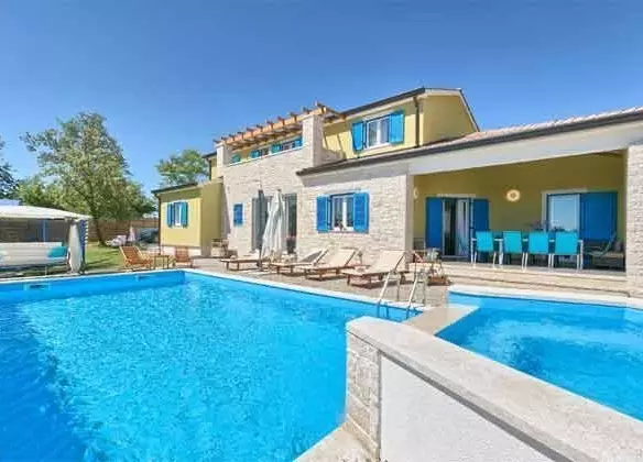 5-bedroom Villa In Mužini, Croatia (187 M²)